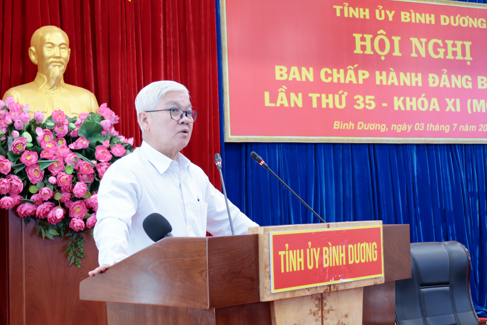 Bí thư Tỉnh ủy Nguyễn Văn Lợi phát biểu chỉ đạo tại hội nghị.